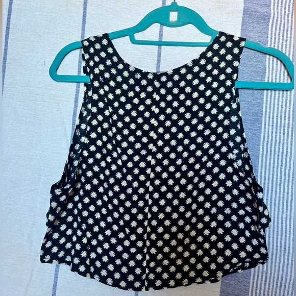 REFORMATION Daisy Patterned Crop Top! - Picture 6 of 9